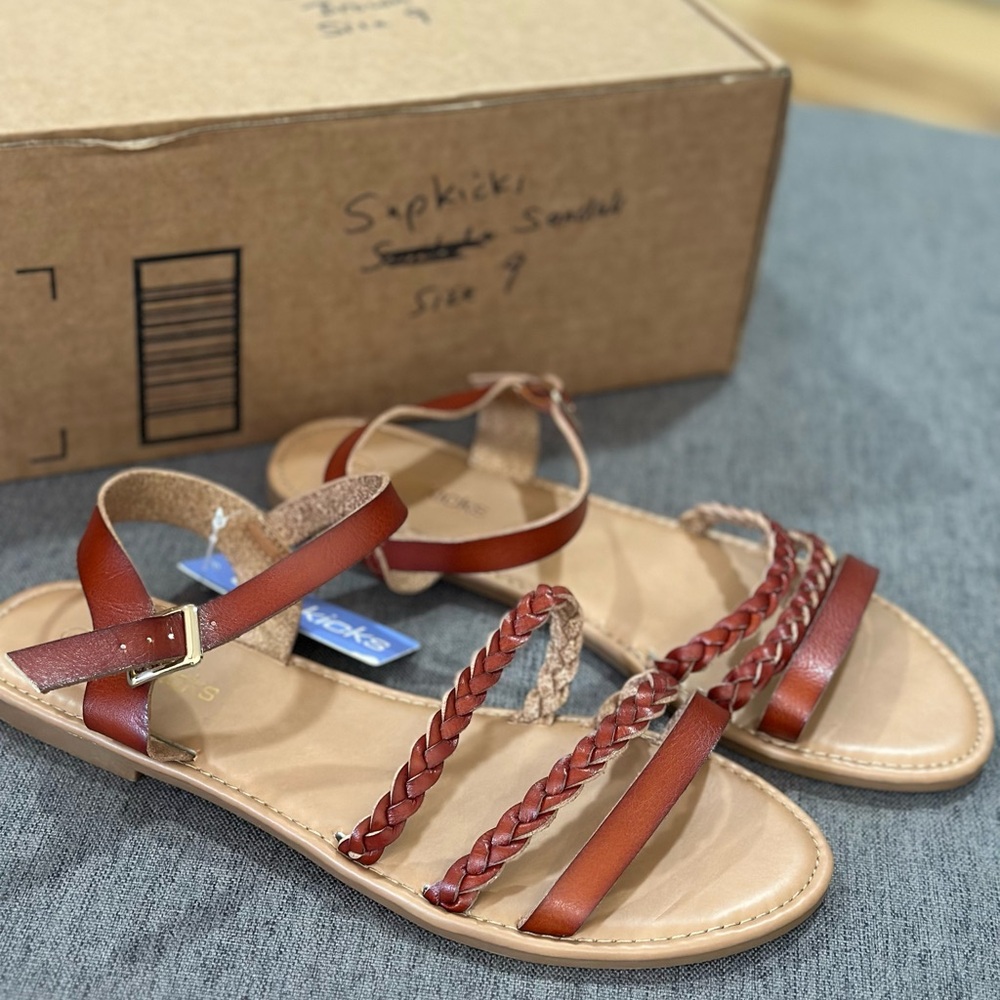 NWT Women's Brown Sandals